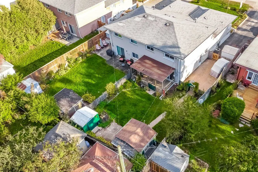 1232 Napier Crescent