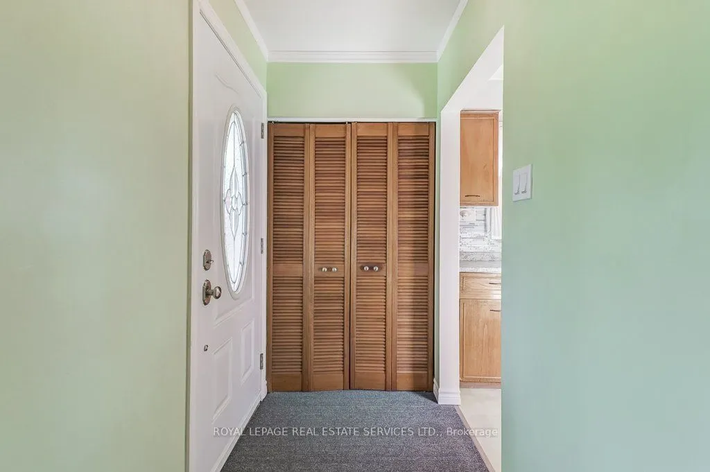 1232 Napier Crescent