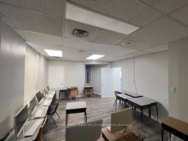 1 Nelson Street W, #202