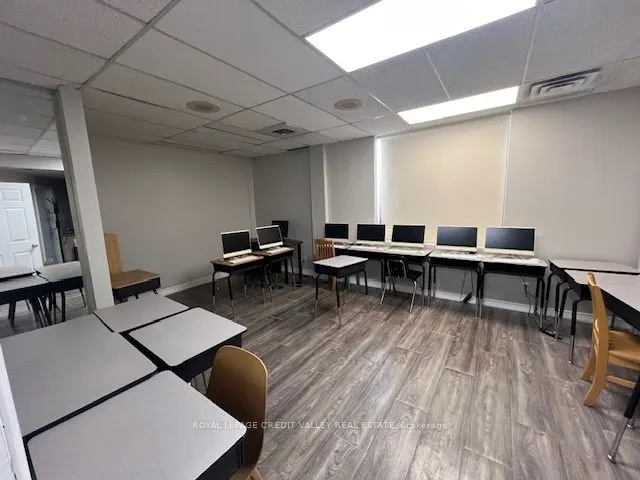 1 Nelson Street W, #202