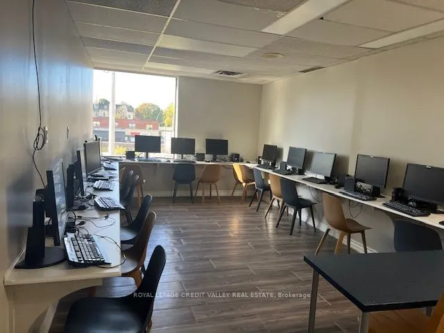 1 Nelson Street W, #202