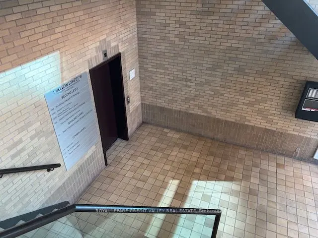 1 Nelson Street W, #202