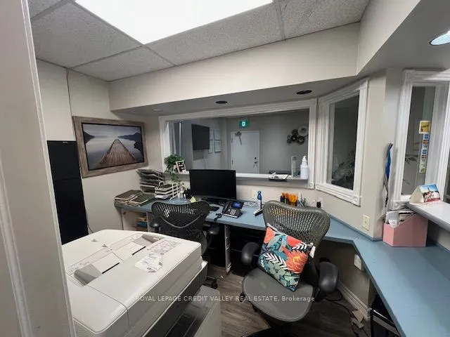 1 Nelson Street W, #202