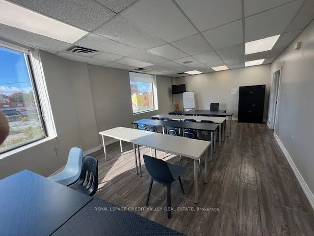 1 Nelson Street W, #202