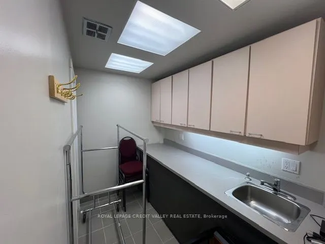 1 Nelson Street W, #202