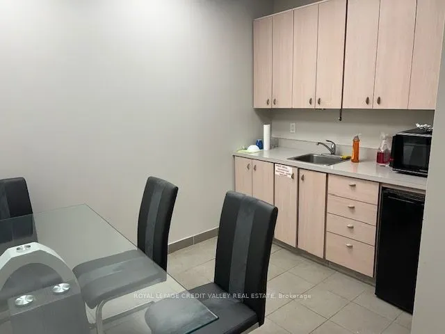 1 Nelson Street W, #202