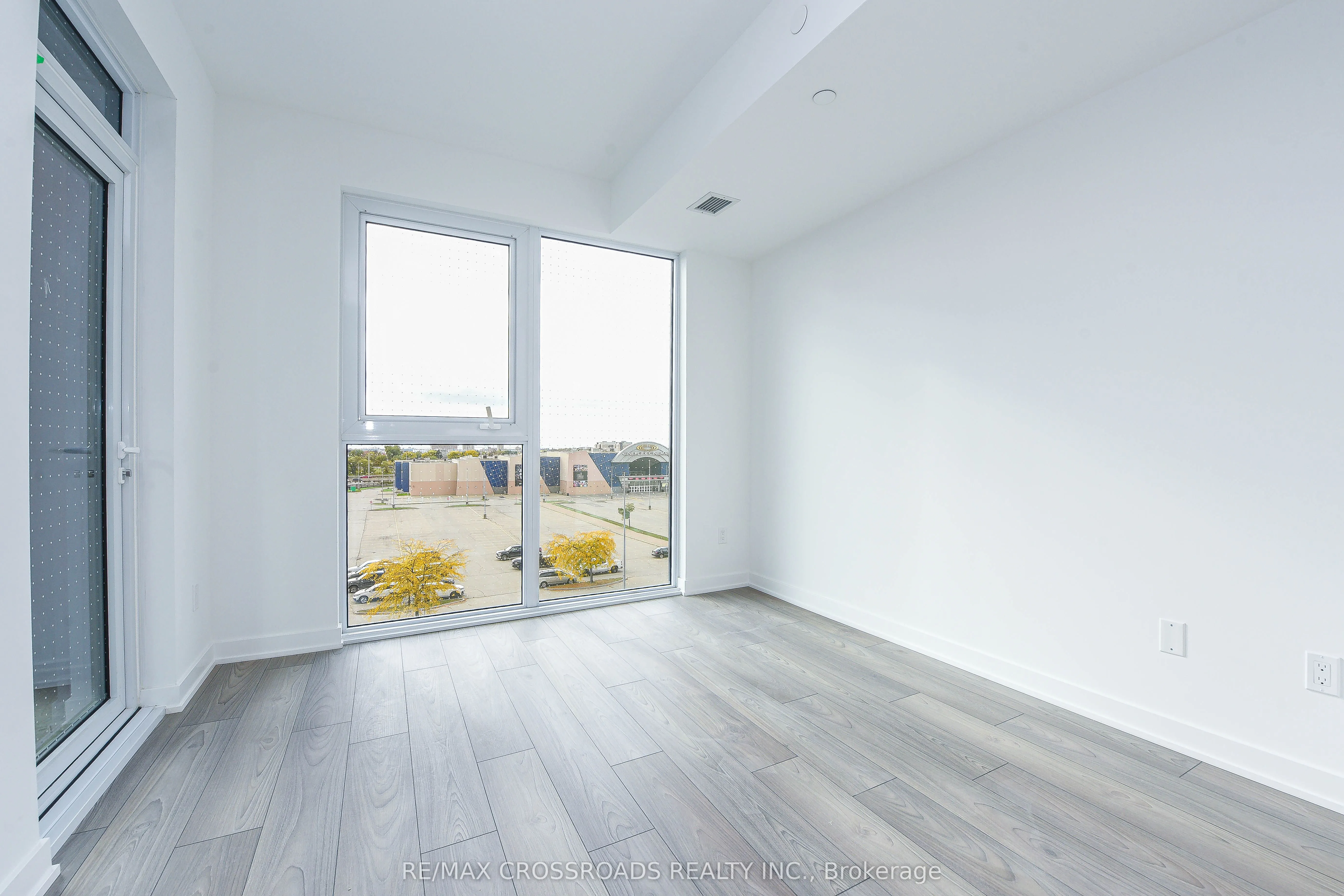 1007 The Queensway, #516