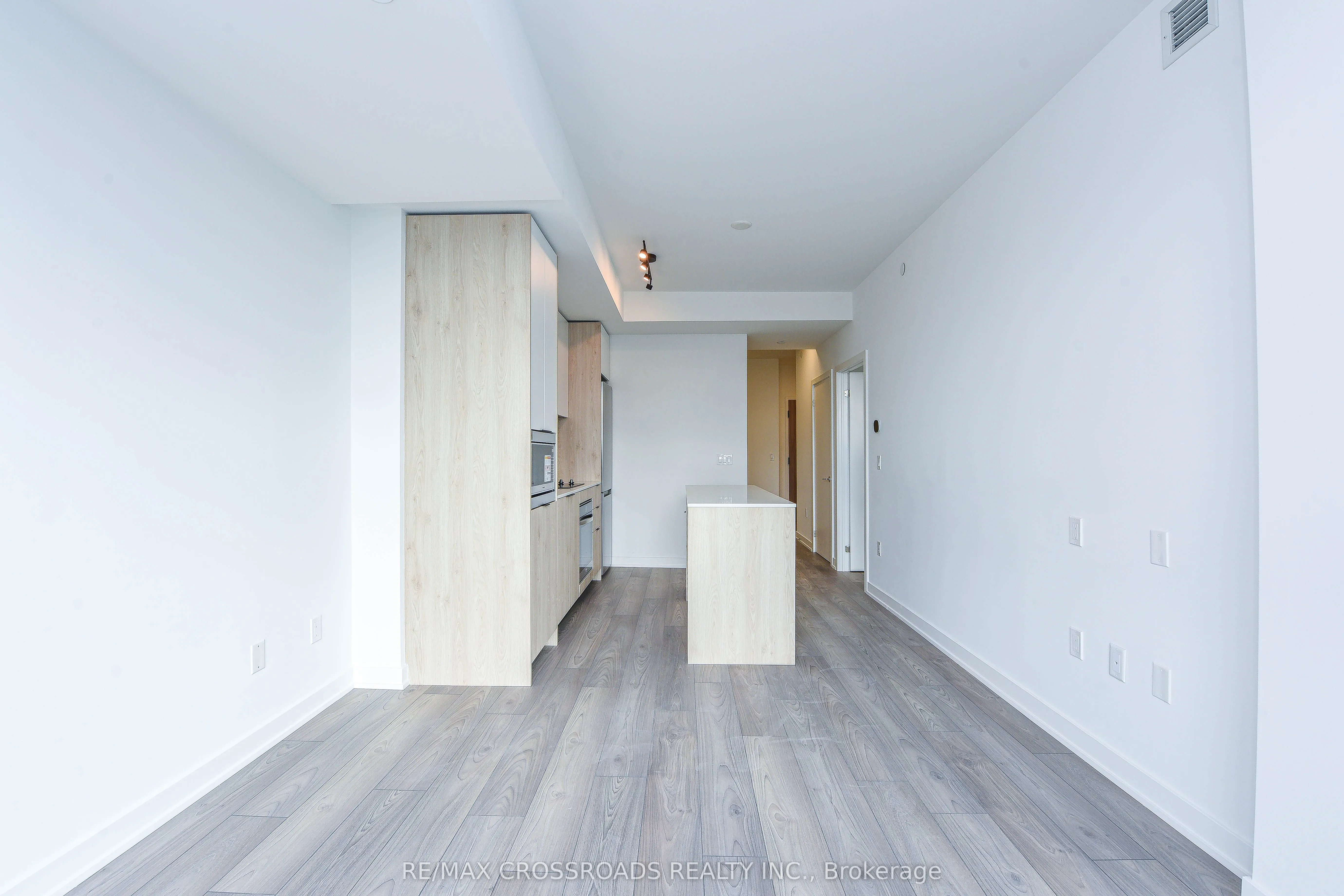 1007 The Queensway, #516