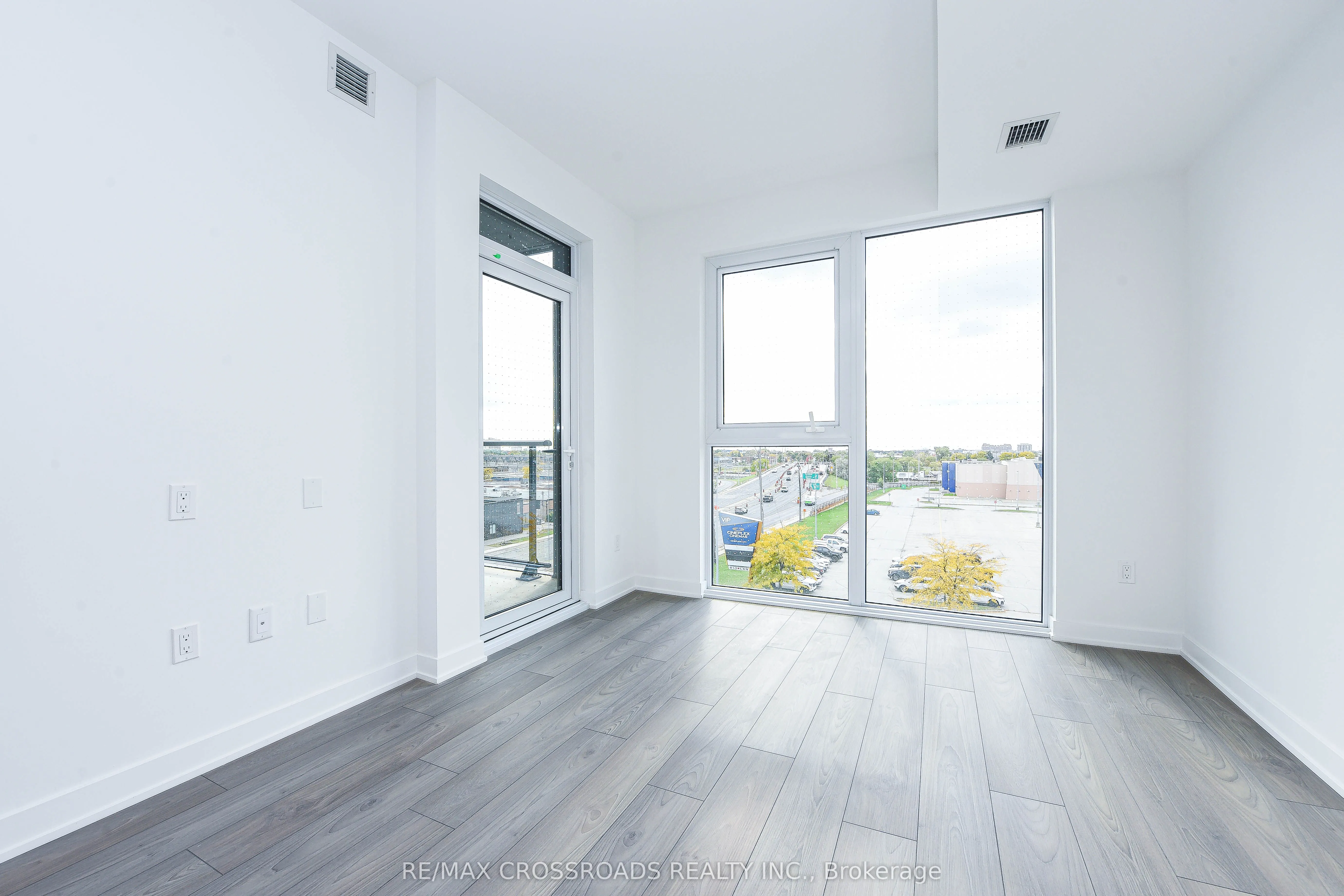 1007 The Queensway, #516