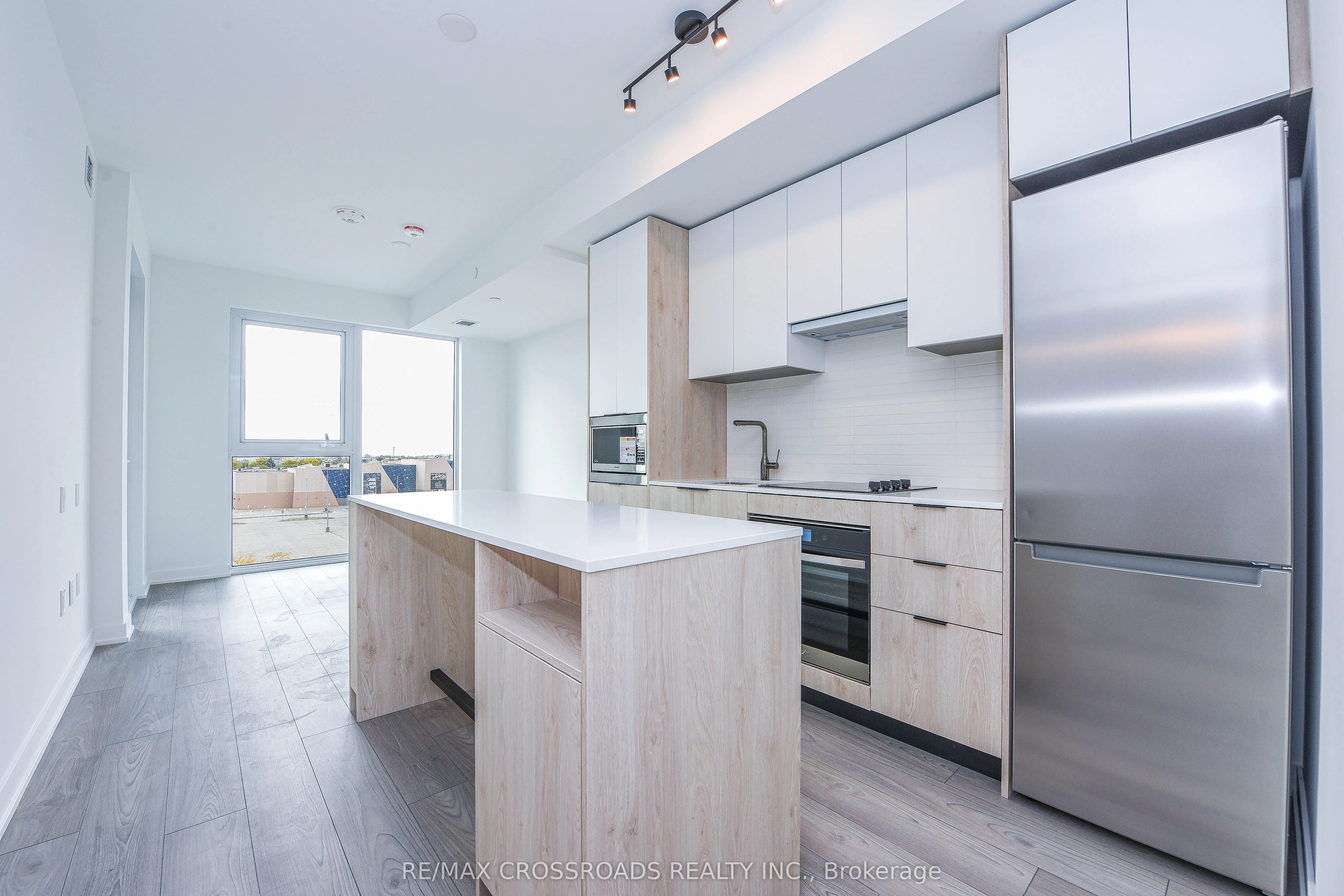 1007 The Queensway, #516