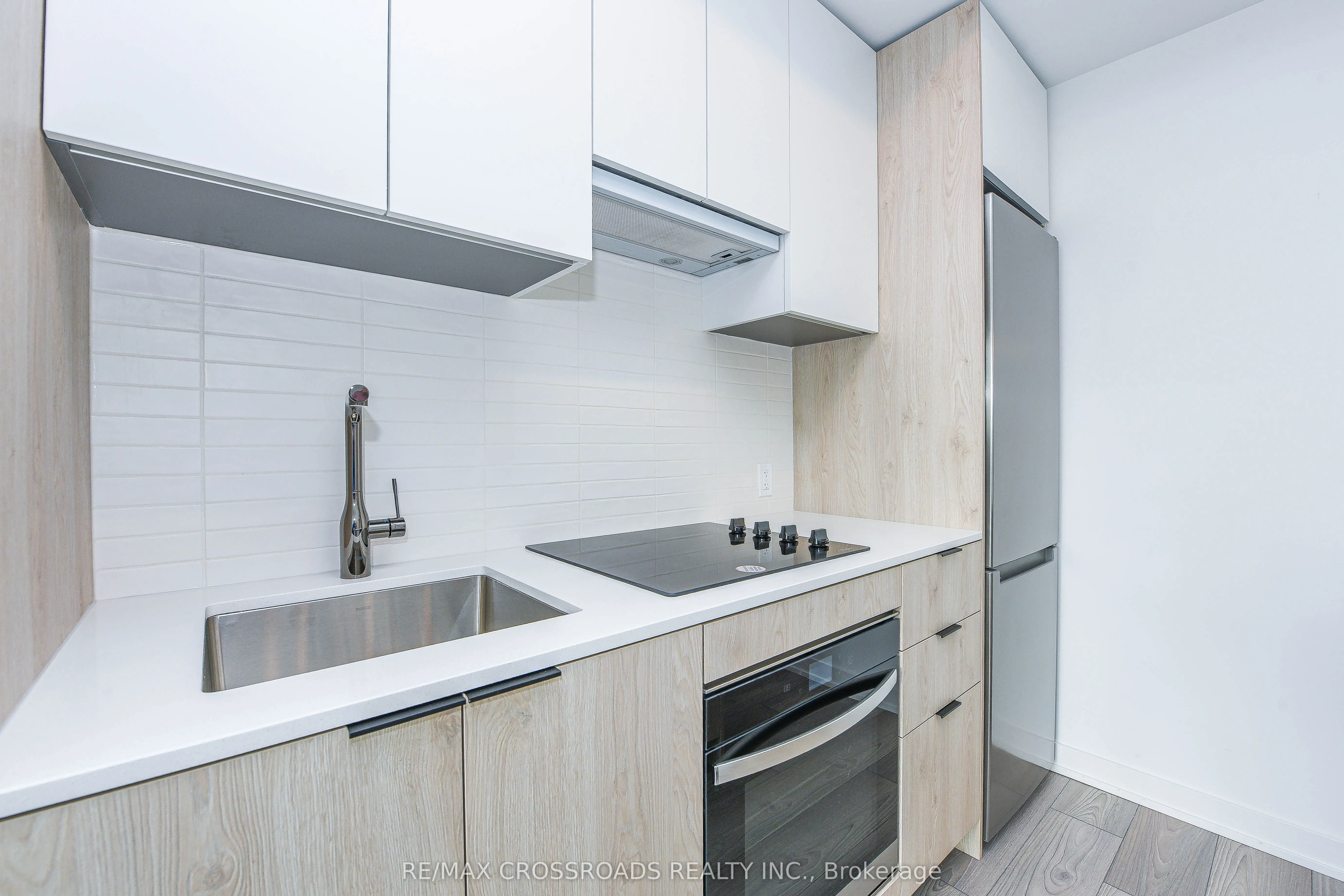 1007 The Queensway, #516