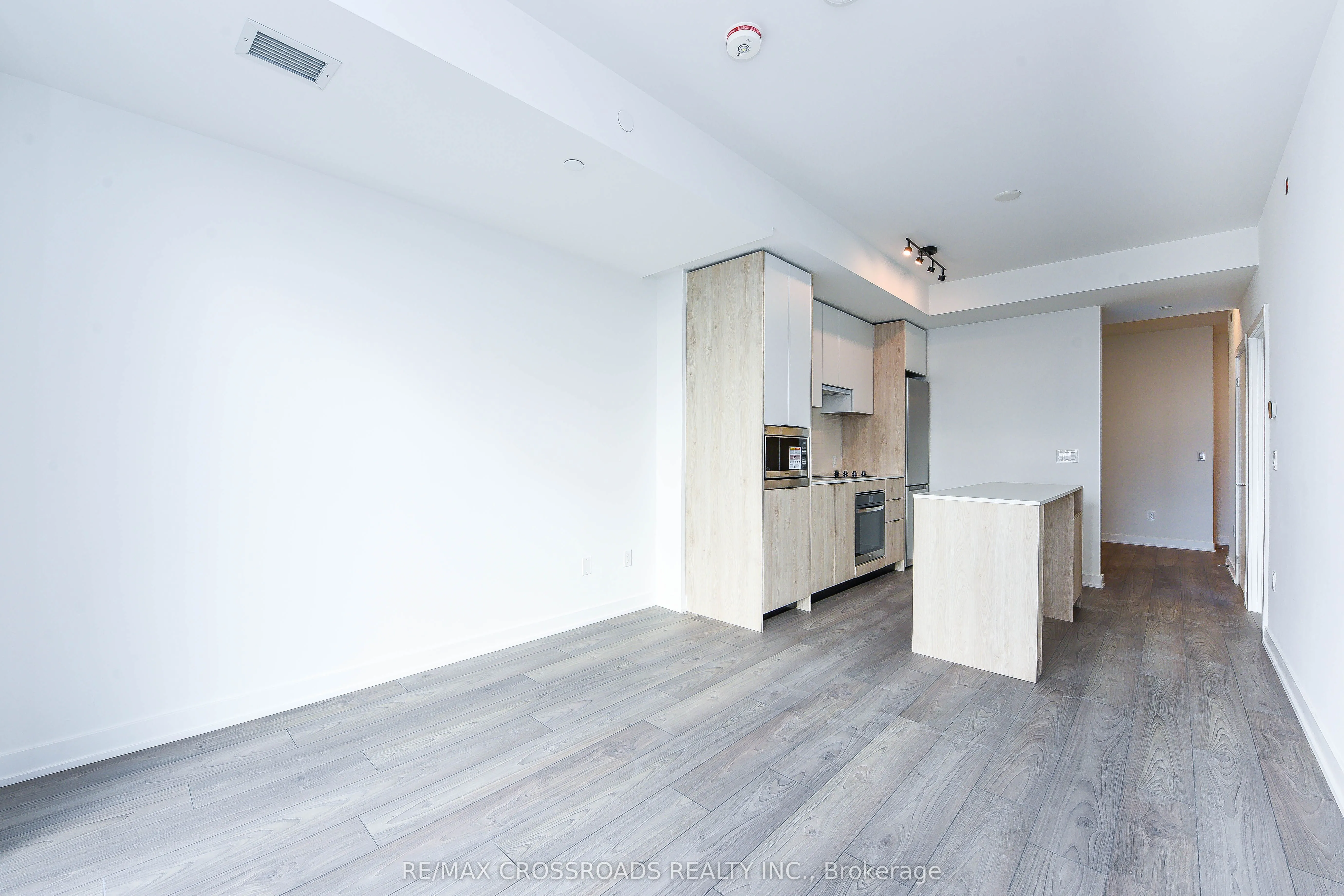 1007 The Queensway, #516