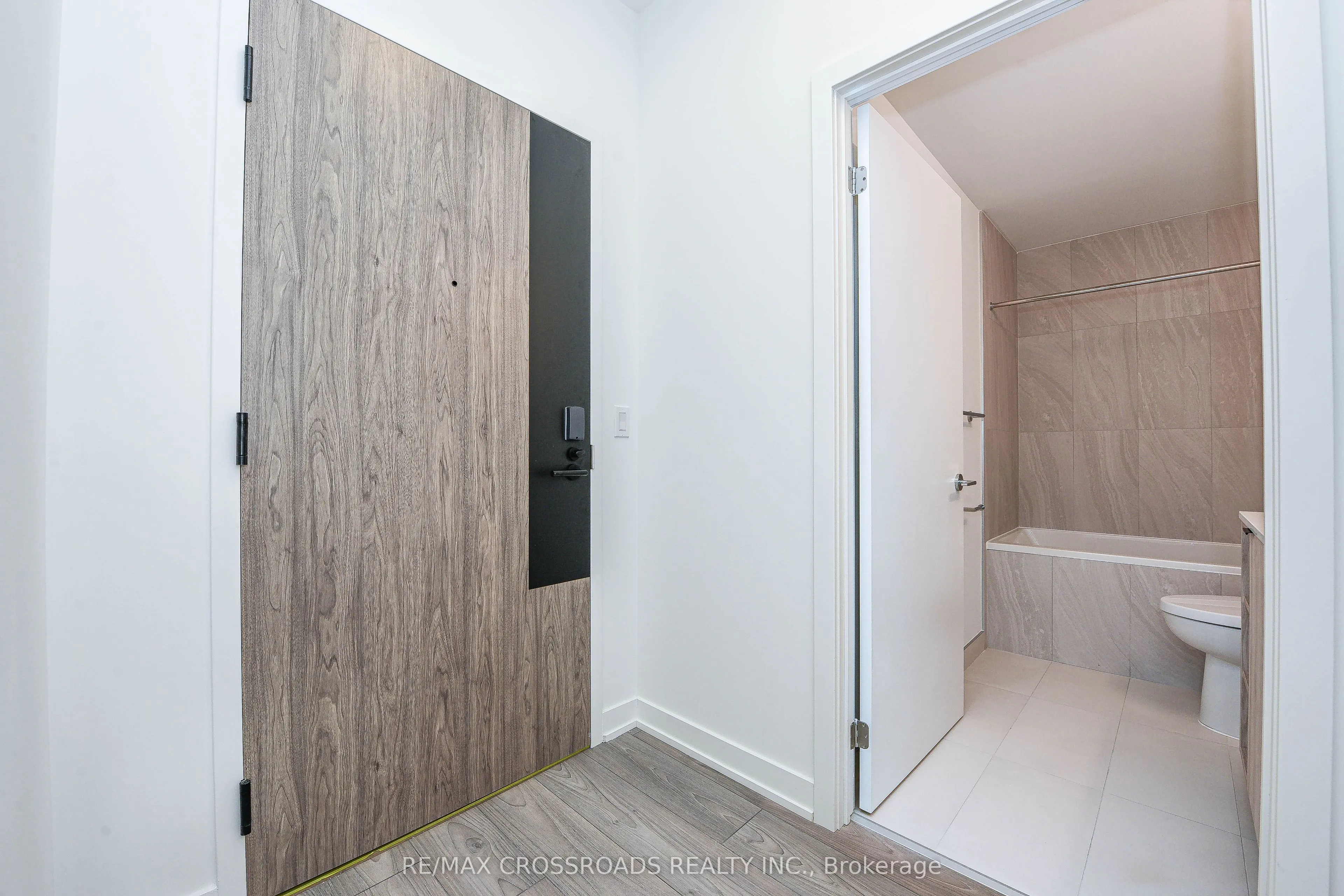 1007 The Queensway, #516