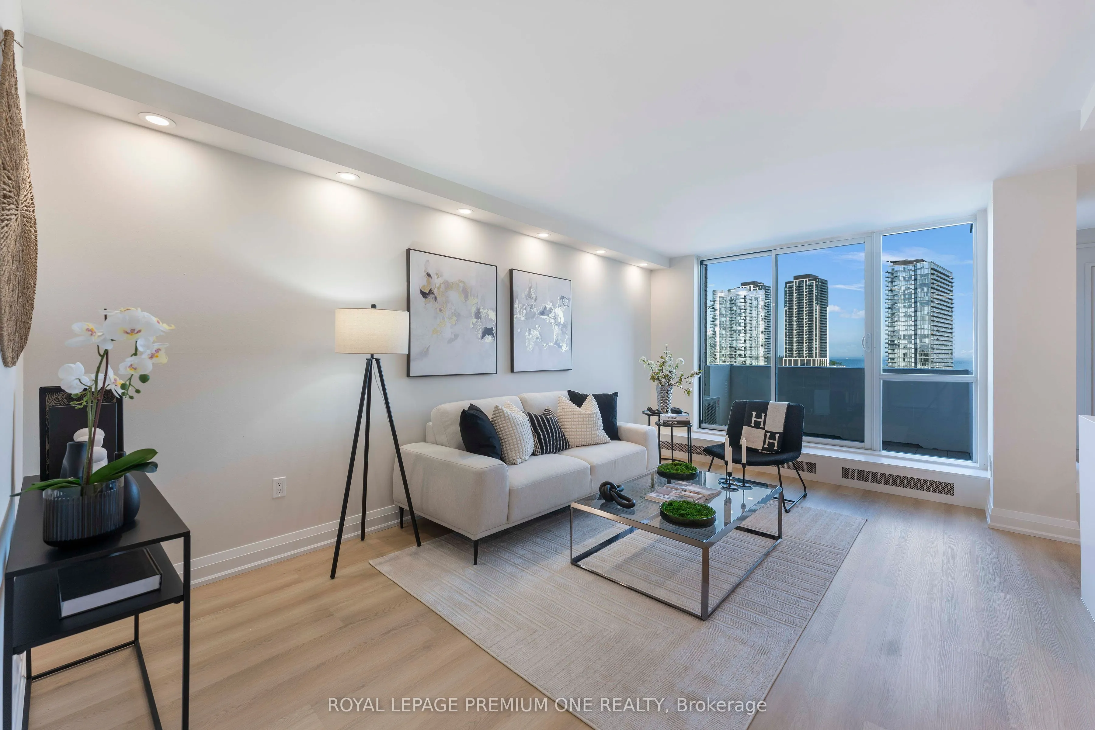 60 Southport Street, #608