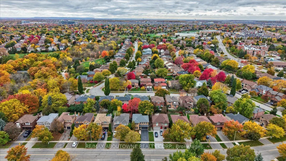 87 River Oaks Boulevard W