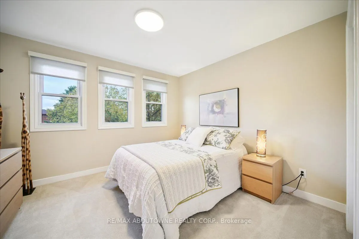 87 River Oaks Boulevard W