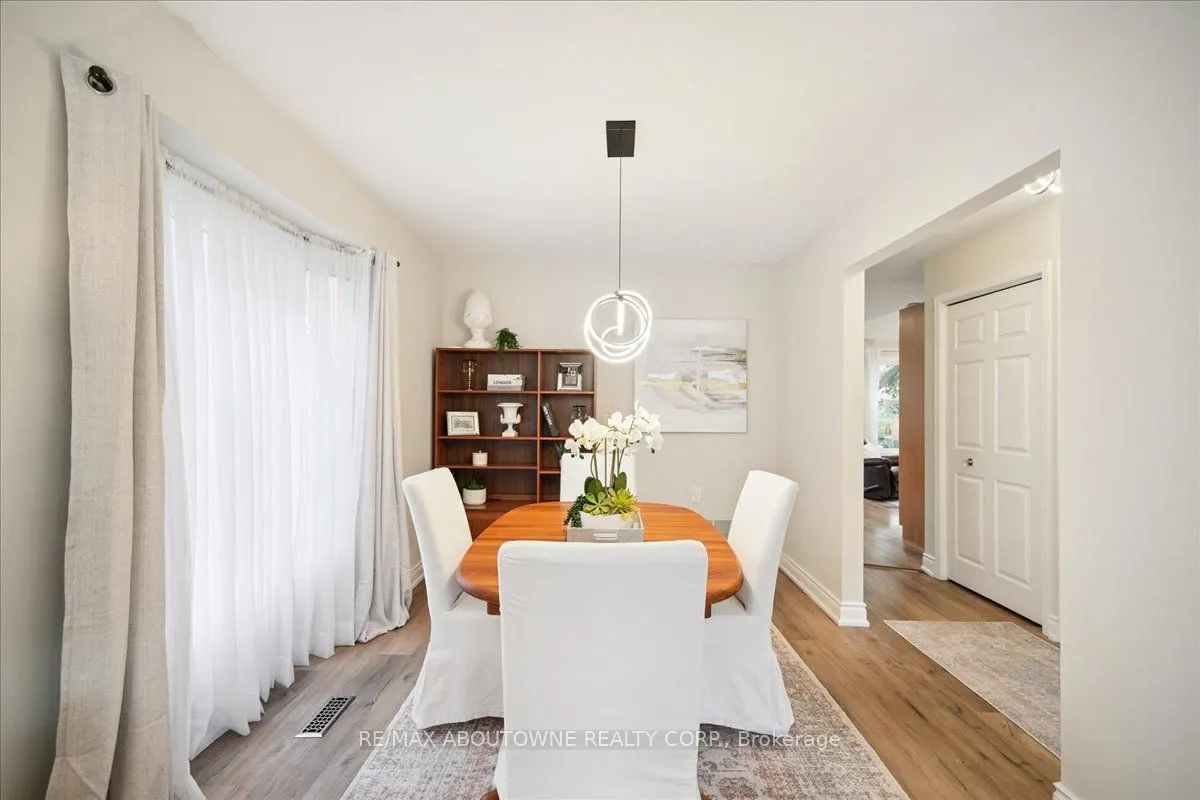 87 River Oaks Boulevard W