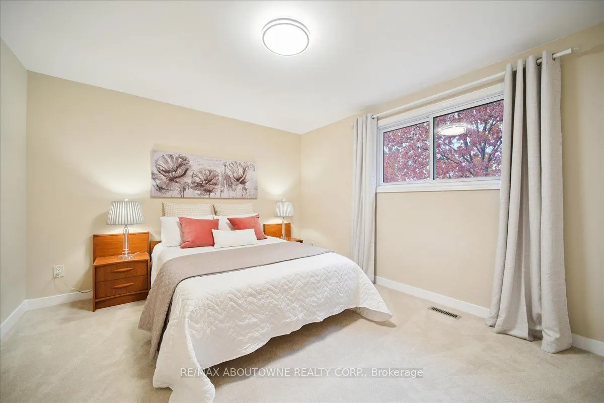 87 River Oaks Boulevard W