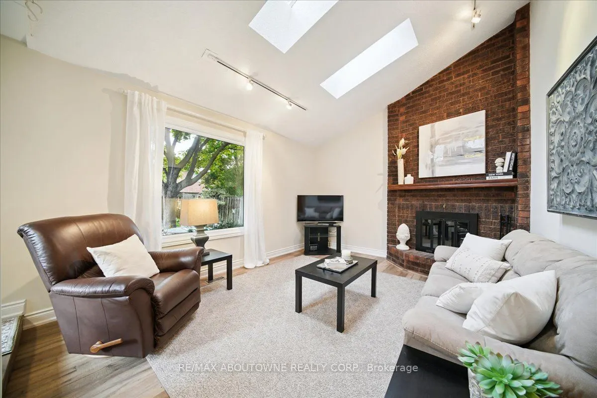 87 River Oaks Boulevard W