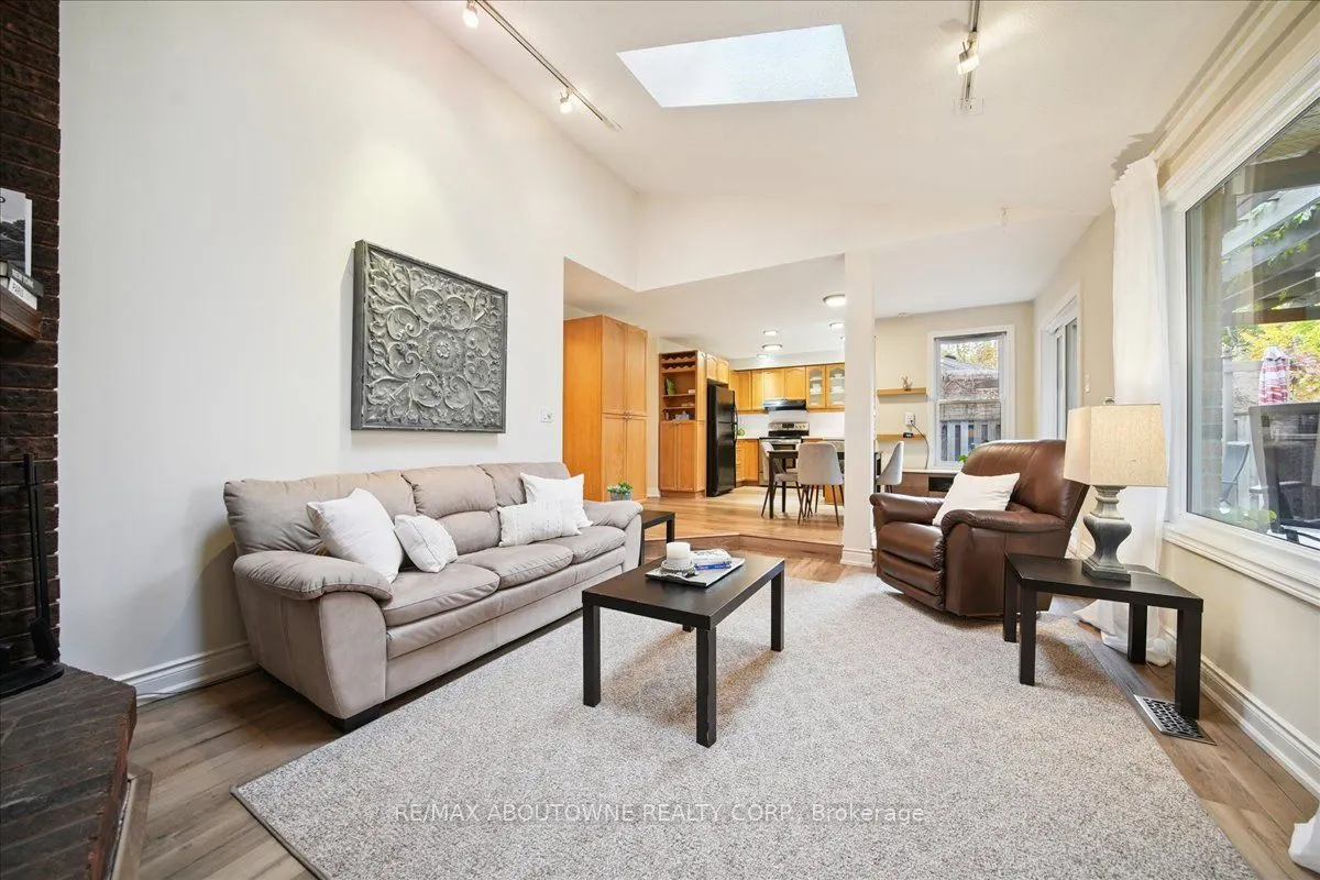 87 River Oaks Boulevard W