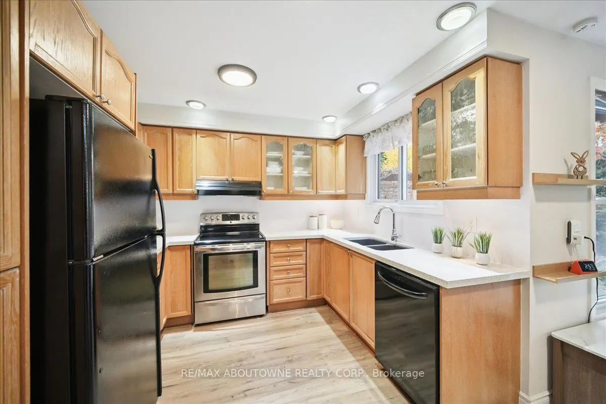 87 River Oaks Boulevard W