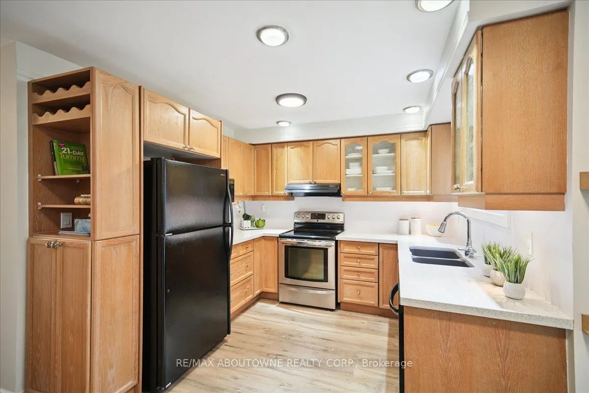 87 River Oaks Boulevard W