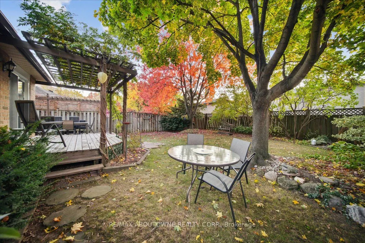 87 River Oaks Boulevard W