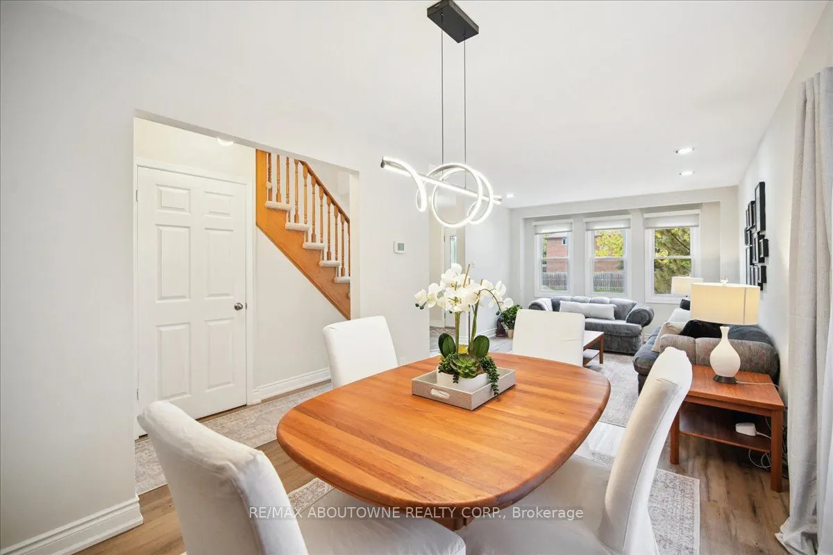 87 River Oaks Boulevard W