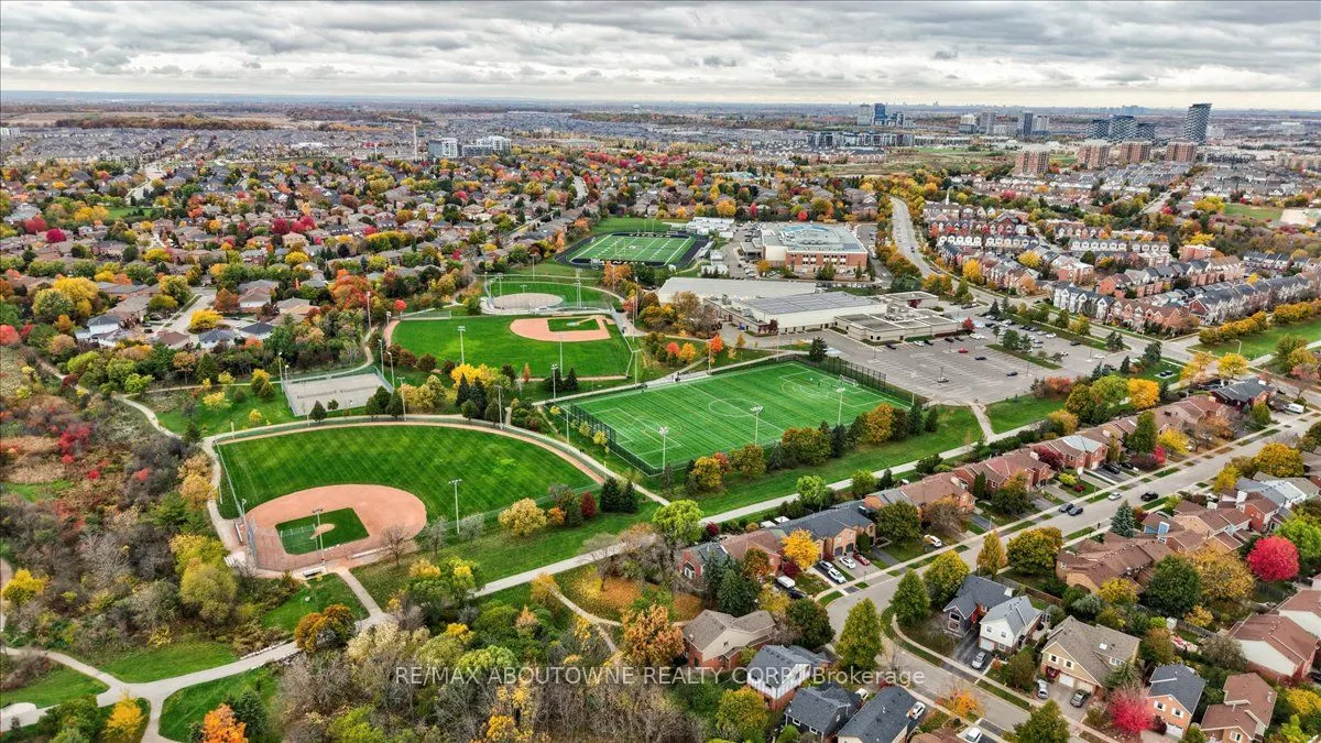 87 River Oaks Boulevard W