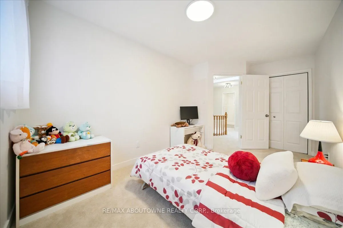 87 River Oaks Boulevard W