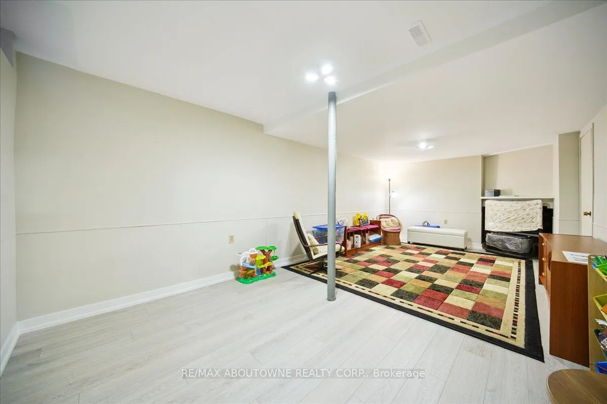 87 River Oaks Boulevard W