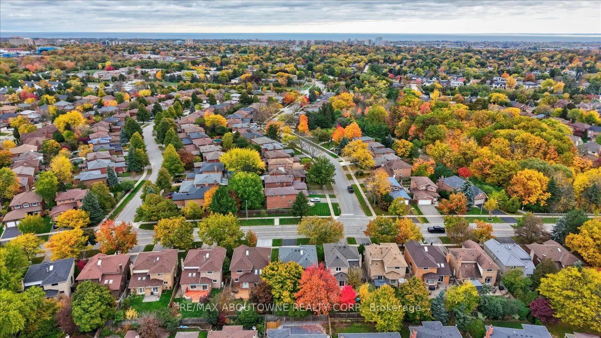 87 River Oaks Boulevard W