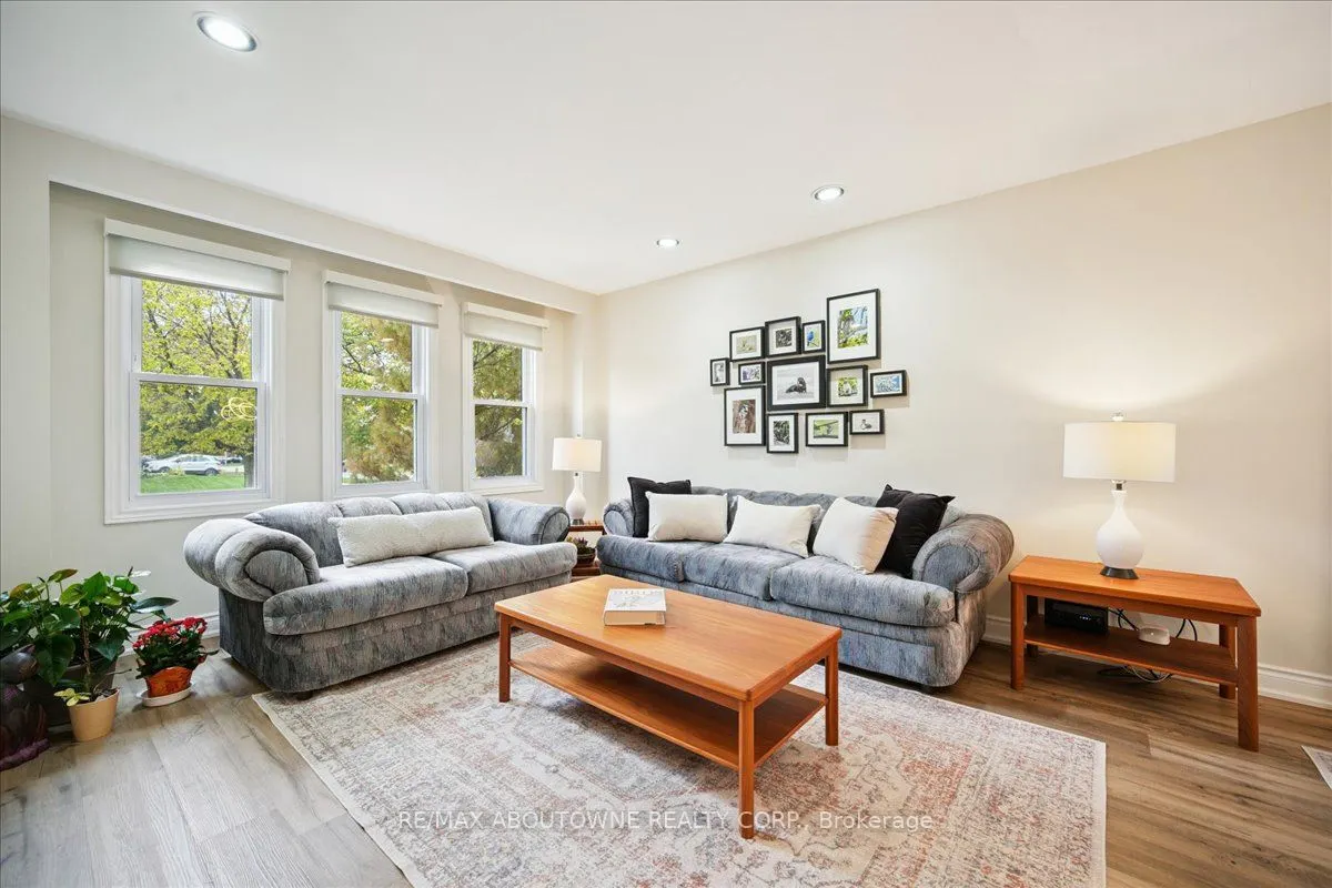 87 River Oaks Boulevard W