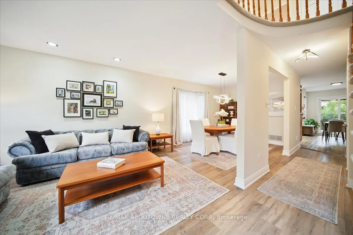 87 River Oaks Boulevard W