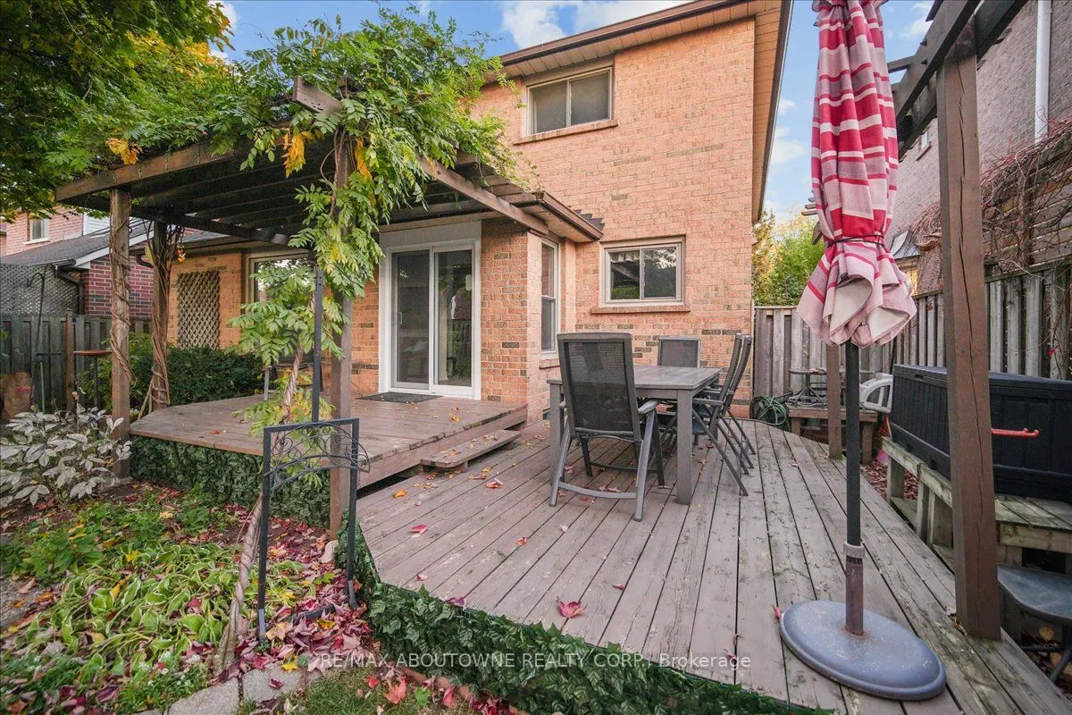 87 River Oaks Boulevard W