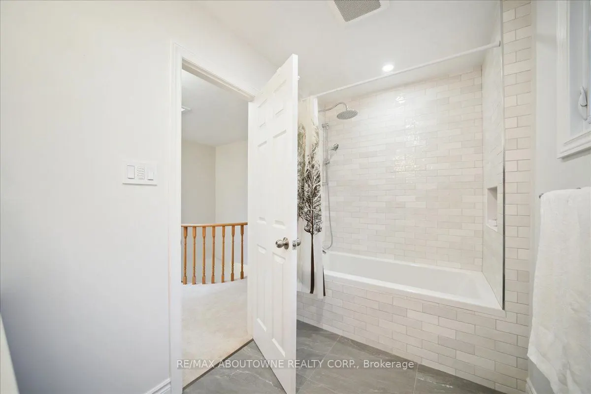 87 River Oaks Boulevard W