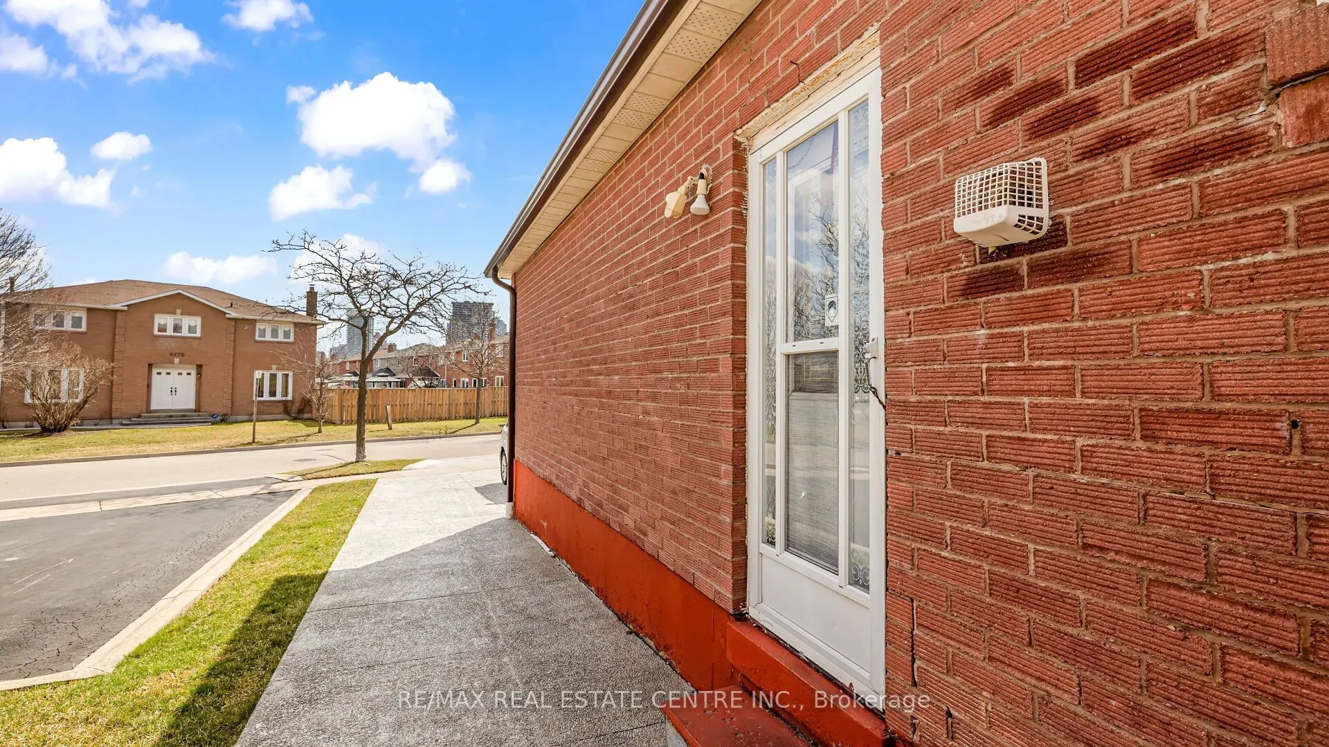 4489 Weymouth Commons Crescent