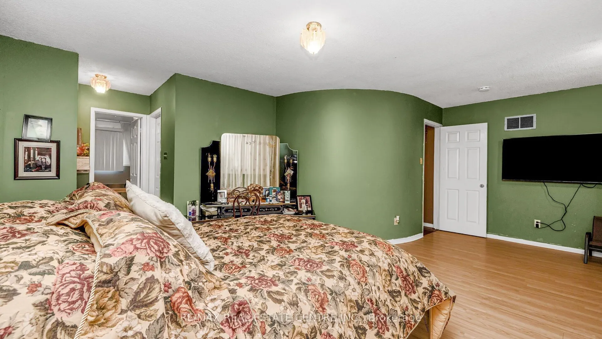 4489 Weymouth Commons Crescent