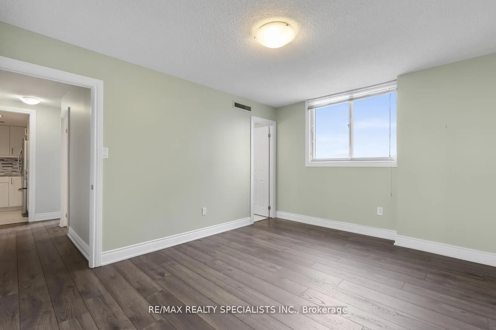 820 Burnhamthorpe Road, #803