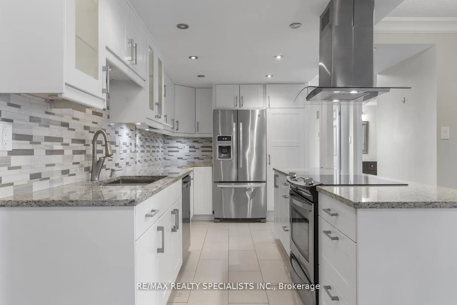 820 Burnhamthorpe Road, #803