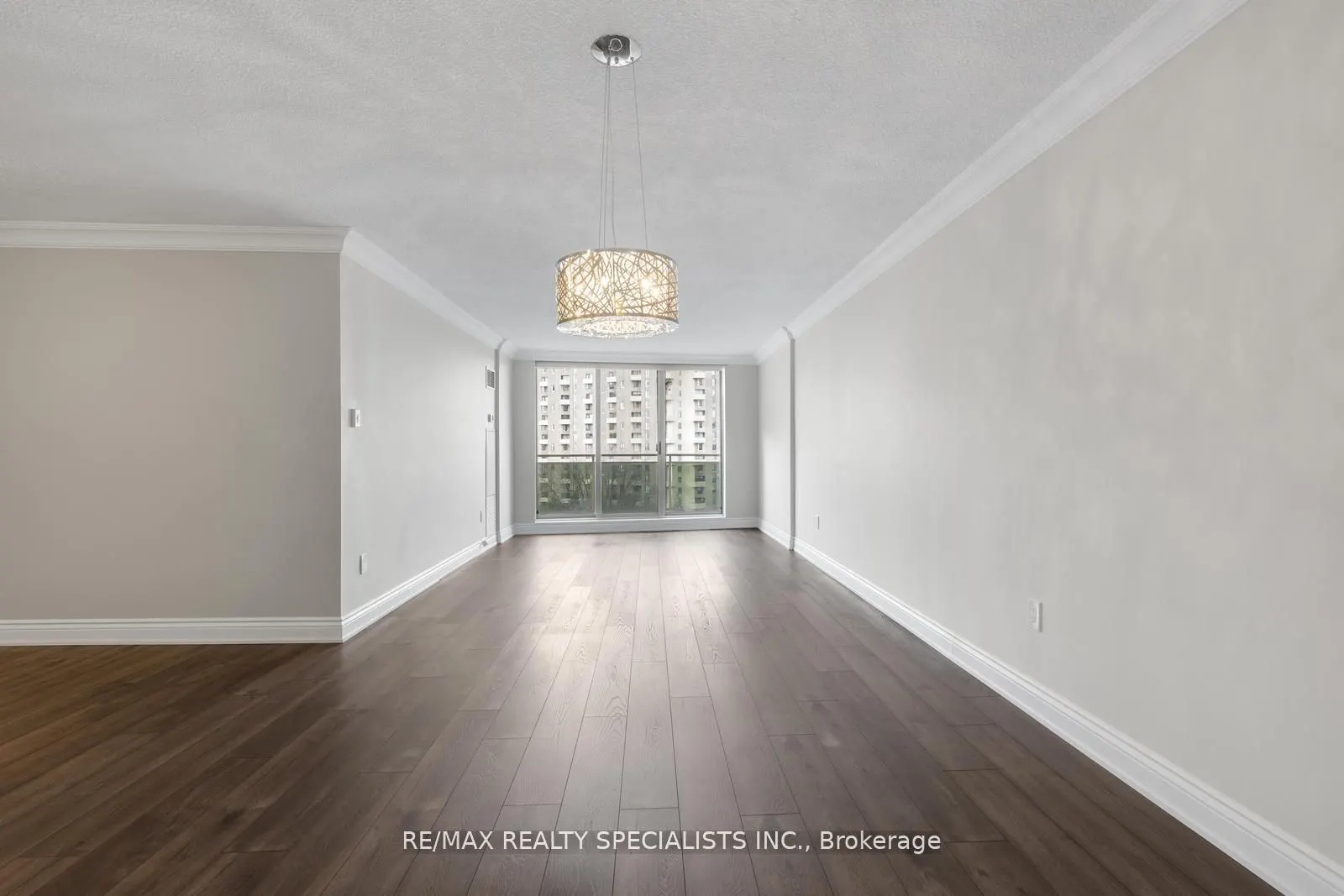 820 Burnhamthorpe Road, #803