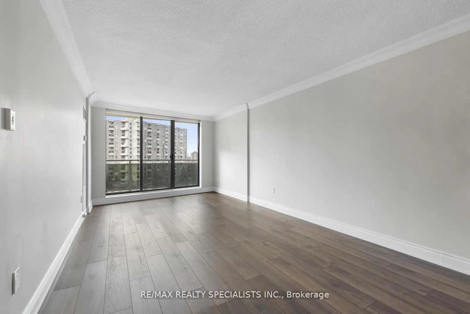 820 Burnhamthorpe Road, #803