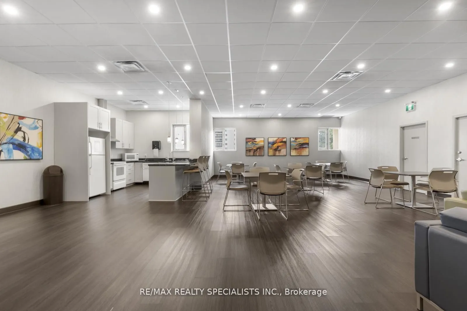 820 Burnhamthorpe Road, #803