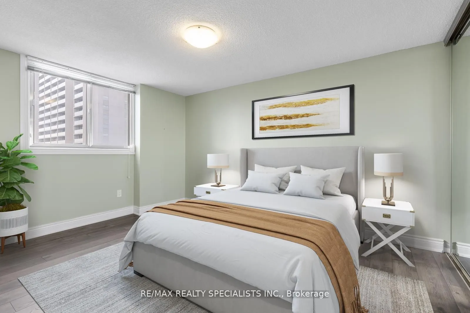 820 Burnhamthorpe Road, #803