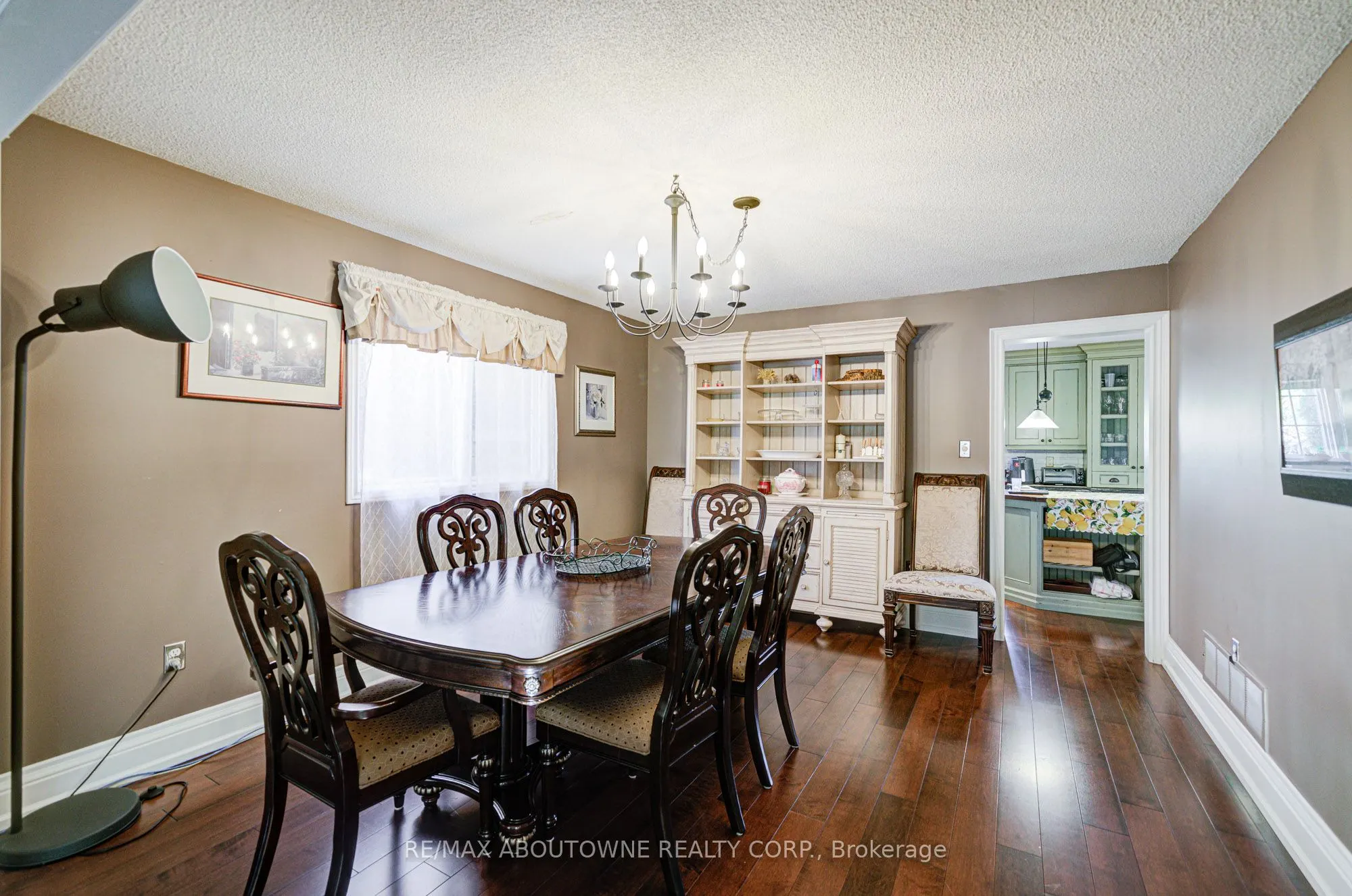 2193 Meadowland Drive