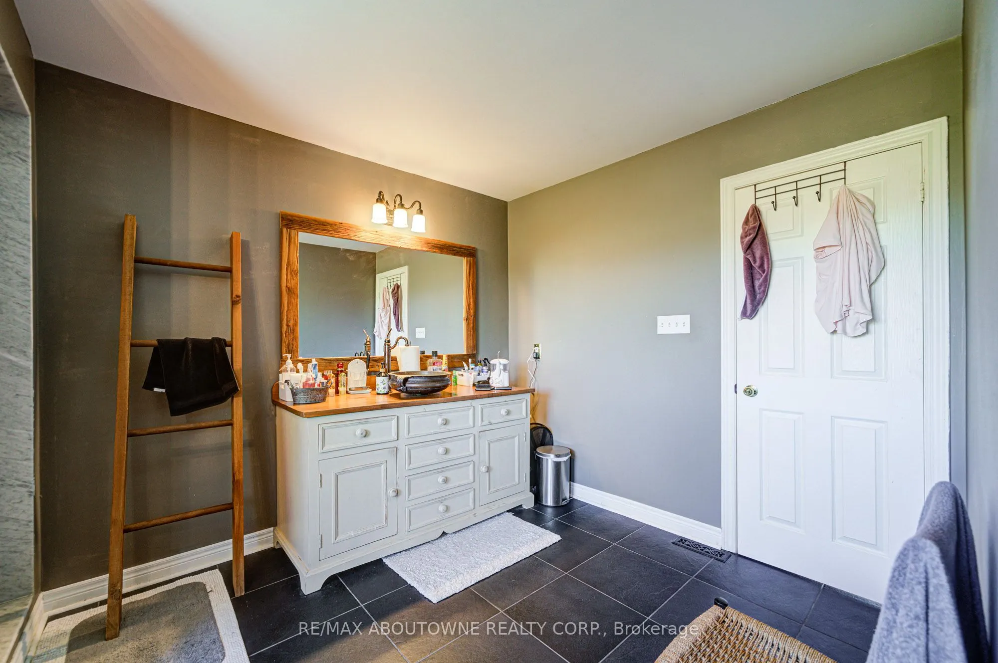 2193 Meadowland Drive