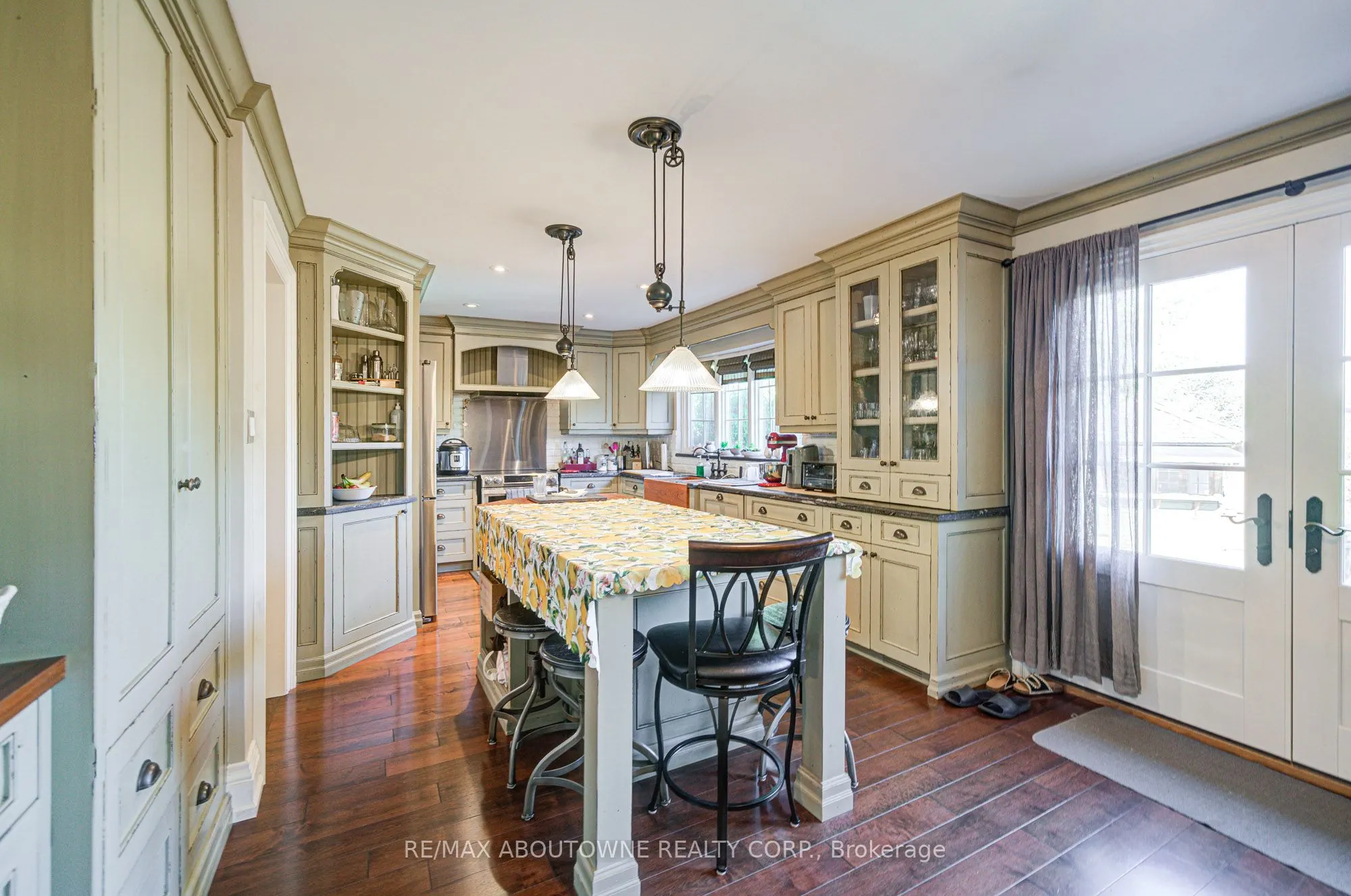 2193 Meadowland Drive