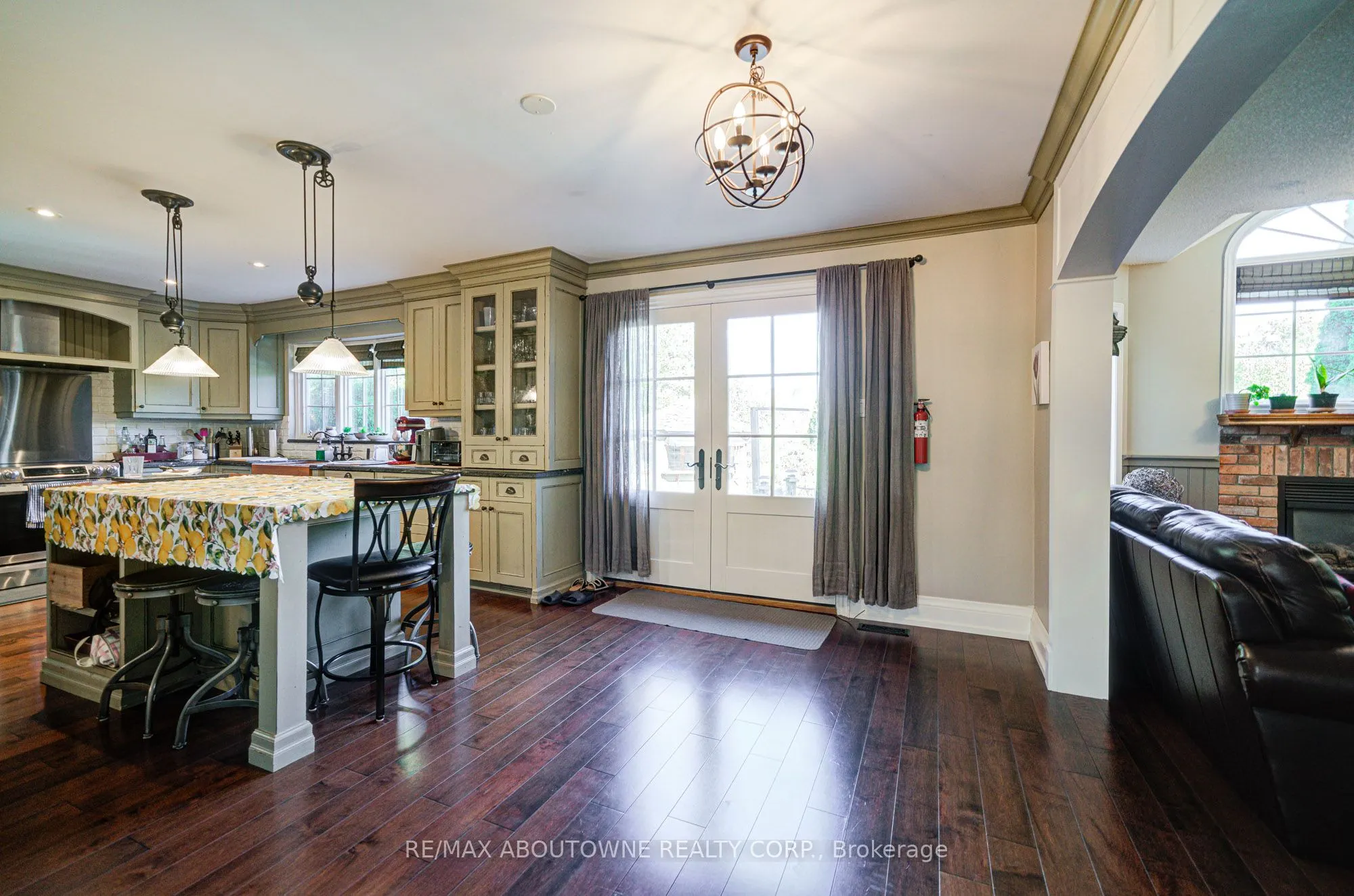 2193 Meadowland Drive