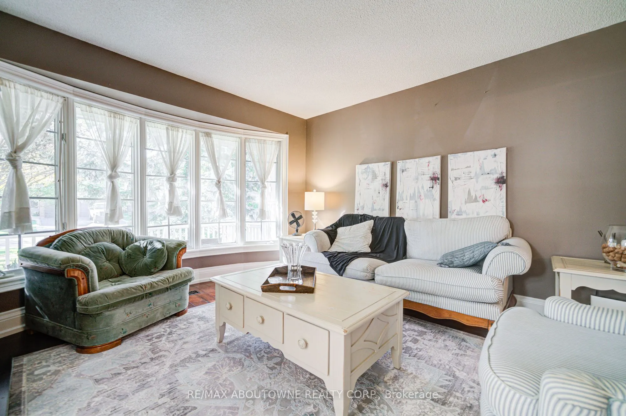 2193 Meadowland Drive