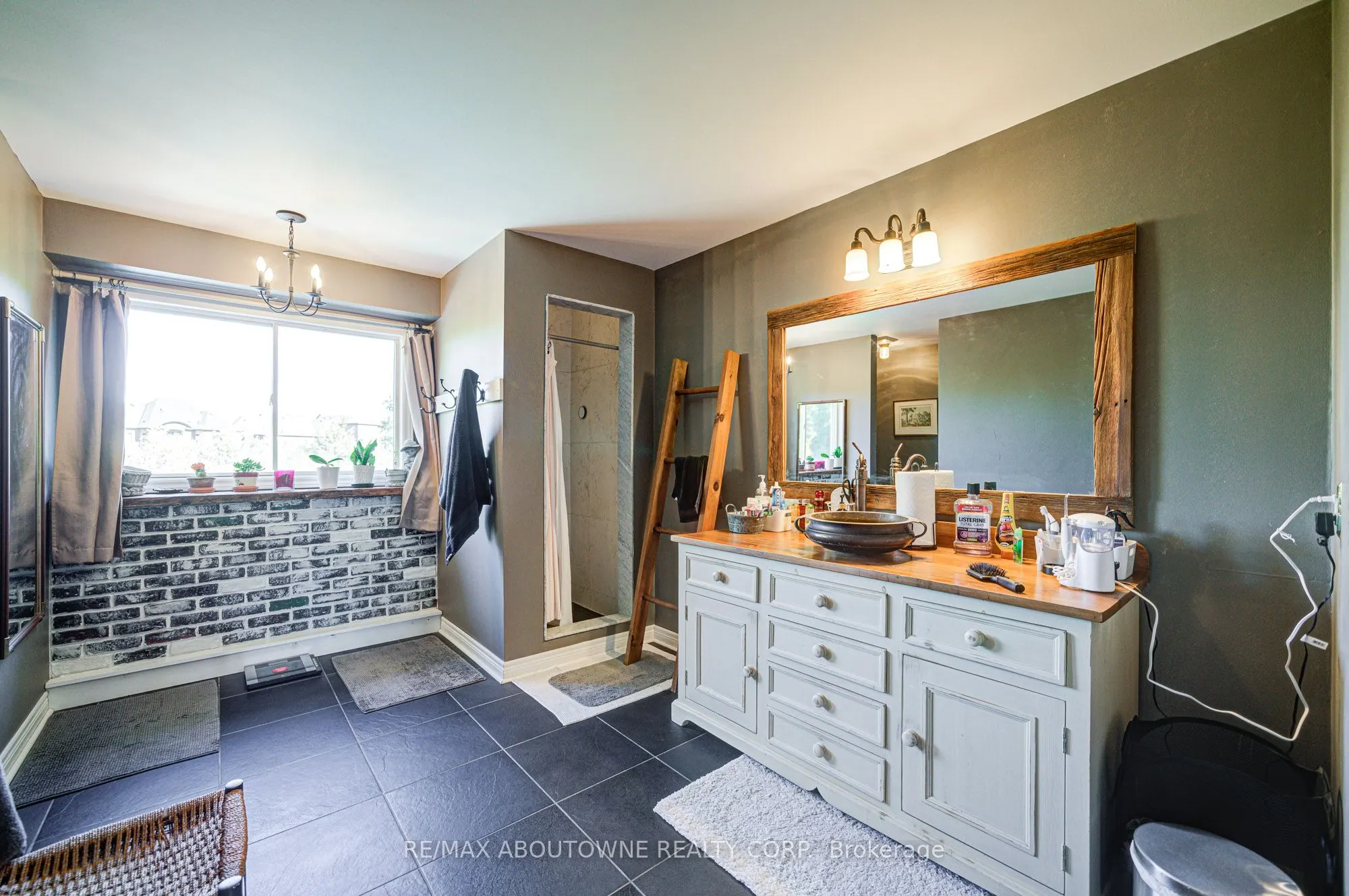 2193 Meadowland Drive